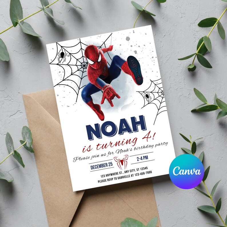 Peut inclure: Une invitation &agrave; une f&ecirc;te d'anniversaire avec une image de dessin anim&eacute; de Spiderman en rouge et bleu, se balan&ccedil;ant sur une toile d'araign&eacute;e. L'invitation indique "NOAH a 4 ans !" et comprend la date, l'heure et les informations de RSVP.