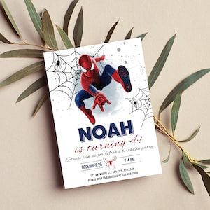 Peut inclure: Une invitation de f&ecirc;te d'anniversaire blanche avec un personnage Spiderman rouge et bleu. L'invitation indique "Noah a 4 ans !" et comprend la date, l'heure et l'adresse de la f&ecirc;te.