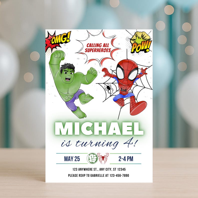 K&ouml;nnte beinhalten: Geburtstagseinladung im Superhelden-Stil mit Hulk und Spider-Man. Die Einladung lautet "MICHAEL wird 4!" mit Datum, Uhrzeit und RSVP-Informationen. Comic-Soundeffekte "OMG!" und "POW!" sind ebenfalls enthalten.