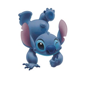 Op de afbeelding: Een cartoon illustratie van Stitch, een blauw buitenaards wezen, in een speelse pose. Stitch wordt afgebeeld met grote, expressieve ogen, grote oren en een ondeugende grijns. Het personage staat in een handstandpositie, met een knipoog.