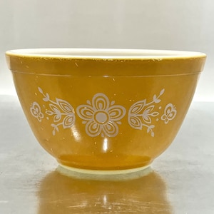 Vintage Pyrex Butterfly, Mixing Bowl, Pyrex 401 Gold Bowl, Floral Pyrex Milk White, Flowers and Butterfly Small Bowl