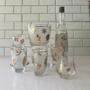 Copos, decantador, leiteira e xícaras vintage Libbey com folha de ouro fosco