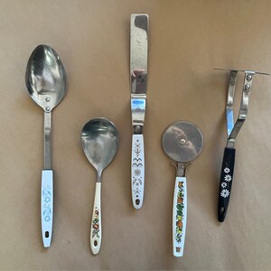 Vintage USA Kitchen Utensils, Cornflower, Spice O Life Serving Spoons, Daisy Masher, Flint Wheat Harvest Icing Spreader, Ecko Pizza Wheel