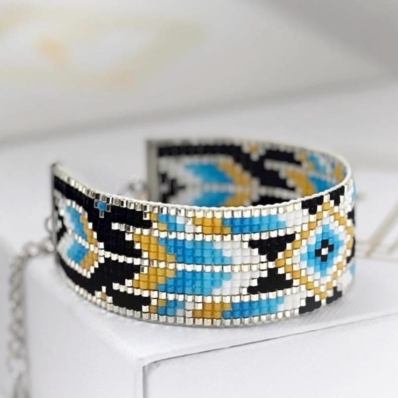 white, blue and black native style bead loom bracelet pattern, arrow loom bracelet, turquoise loom bracelet pattern