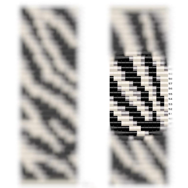 Puede incluir: Un brazalete de cuentas blanco y negro con un patr&oacute;n geom&eacute;trico. El brazalete est&aacute; hecho con cuentas peque&ntilde;as y redondas y tiene un dise&ntilde;o simple y moderno.