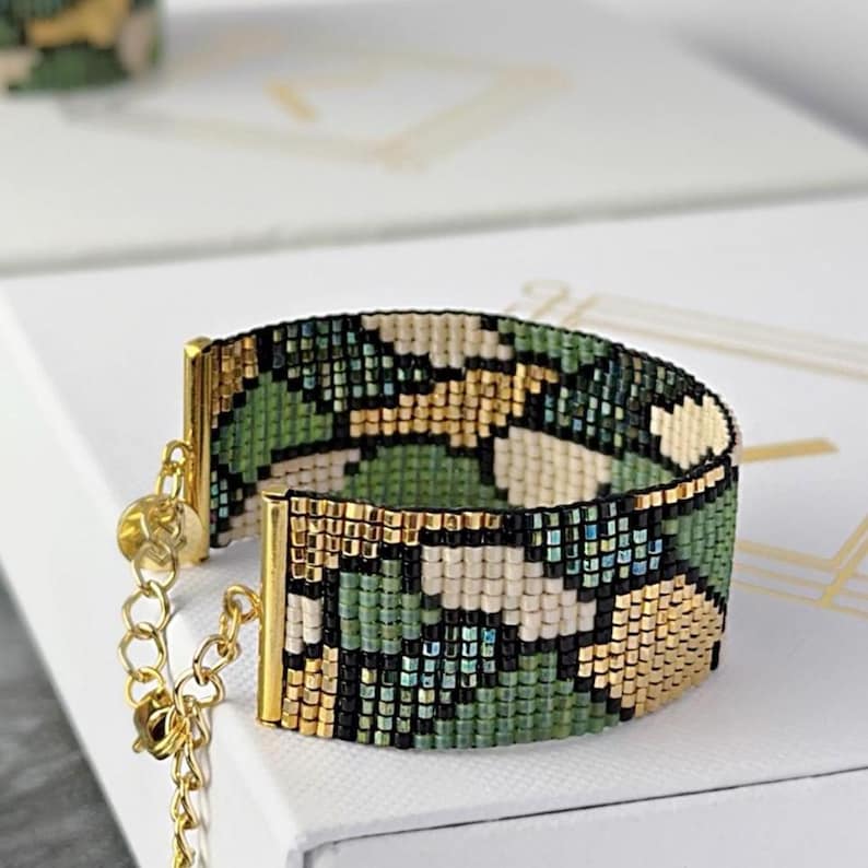 gold and green animal print loom bead bracelet pattern, modern abstract print, beaded bracelet DIY, snake skin, camouflage