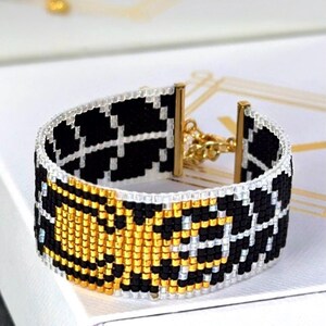 spider bead loom bracelet, seed bead Halloween bracelet pattern