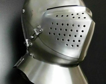 Casco de caballero cerrado del Renacimiento medieval - Armadura de casco de traje de recreación de réplica de acero pulido de mediados de siglo