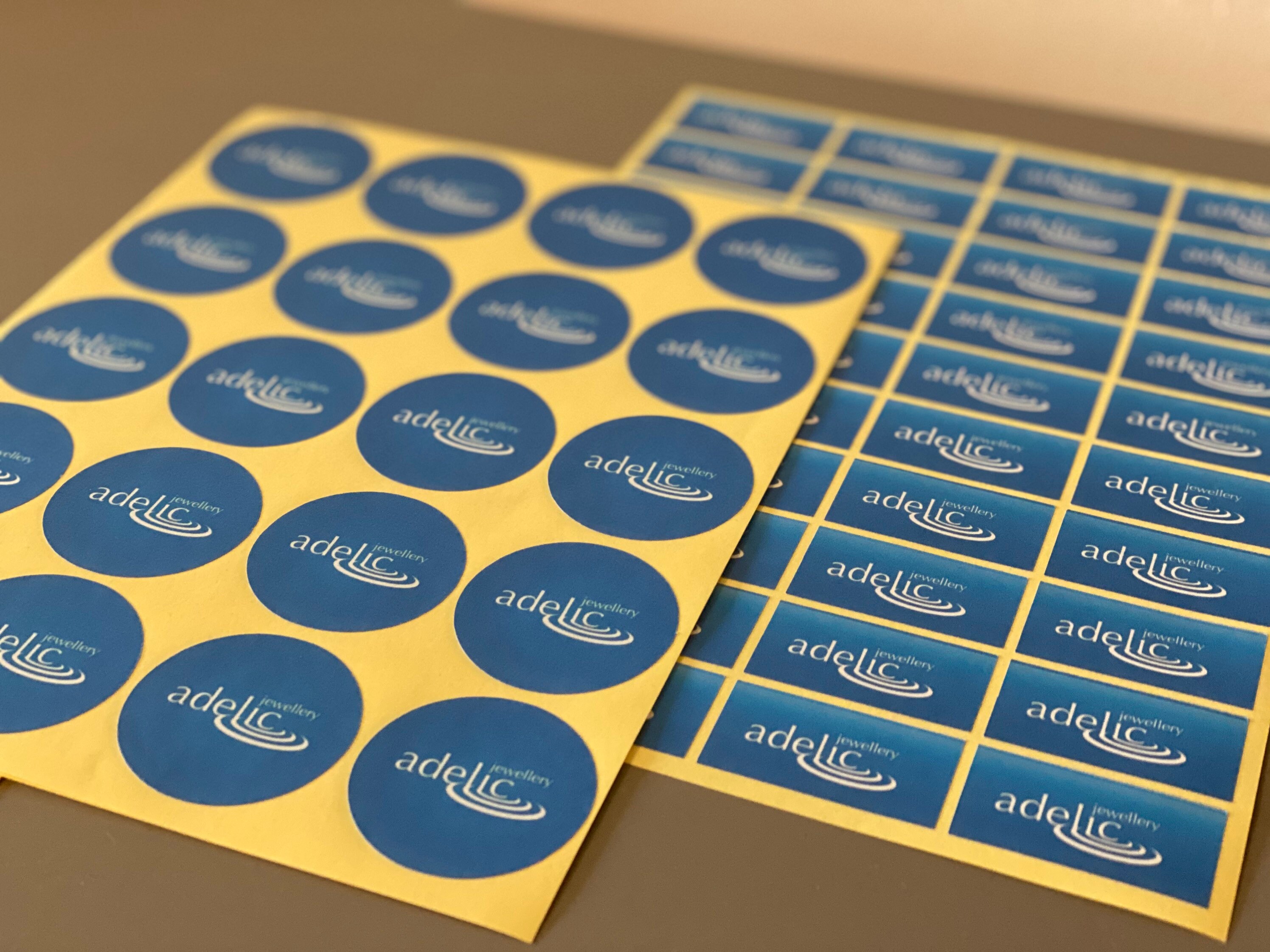 5 ideas originales para usar pegatinas personalizadas en tu negocio