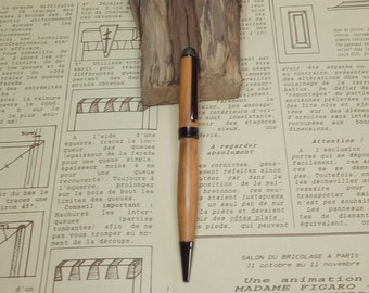 Cerisier. Beaux stylos billes personnalisables en bois .