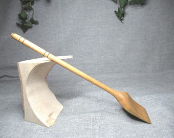 Très grande spatule de cuisine en bois de chêne.