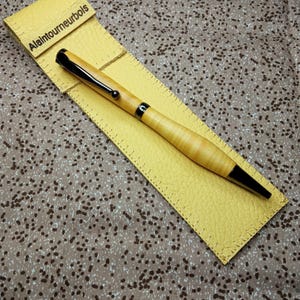 Buis ondé.  Pièce unique. Beaux stylos billes personnalisables en bois .