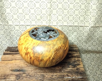 Potpourri pot, perfume diffuser, jewelry box made of spalted chestnut wood.