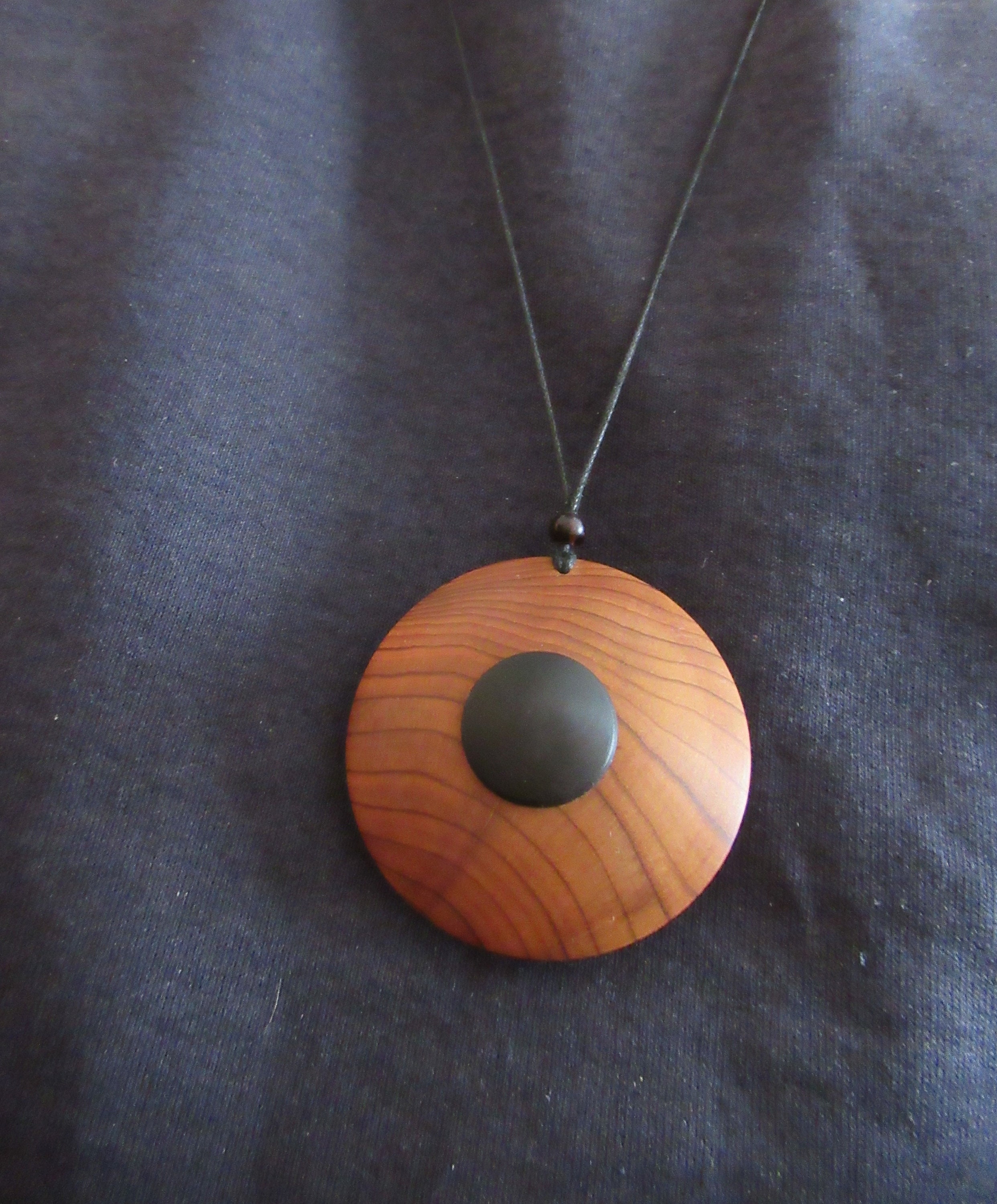 Pendentif Bois Chargeable Bien Être.