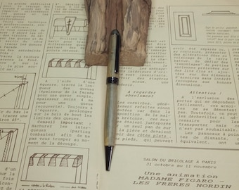 Buis échauffé. Beaux stylos billes personnalisables en bois .