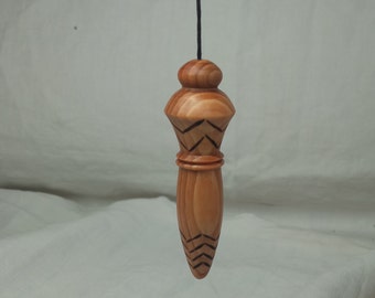 7 cm, 22g.Thot, pendule égyptien lesté en bois d'arbre d'if pour radiesthésie, source, divination, géobiologie.