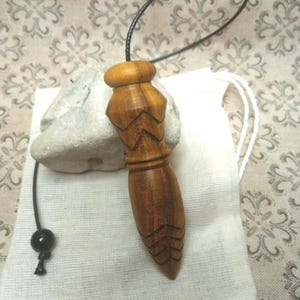 Árbol de Judas. Ultra sensible. 22 g - 7 cm - Ojiva ø 1,6 cm. Péndulo egipcio preciso para geobiología, radiestesia, búsqueda de fuentes de agua y adivinación.