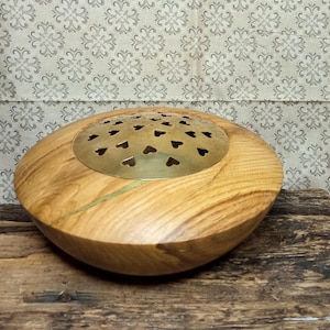 Potpourri pot, perfume diffuser, oak jewelry box.