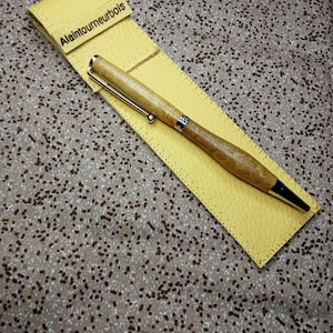 Loupe d'acacia. Pièce unique. Très beaux stylos billes personnalisables .
