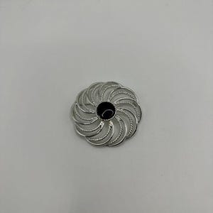 Vintage Silver Swirl Brooch – Geometric Spiral Pin with Black Center – Retro Statement Jewelry – Classic Modernist Style