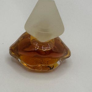 Vintage Salvador Dali Parfum Mini – 5ml Splash | Rare Powdery Floral Amber Perfume | Collectible Lip Bottle