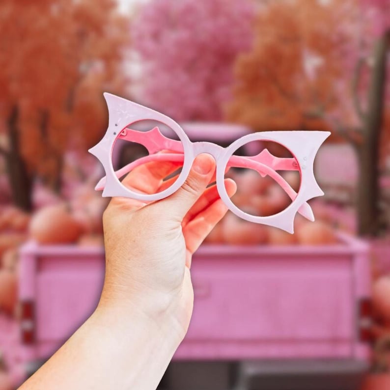 Universal Epic Universe Dark Universe
	•	pink Bat wing glasses
	•	Haunted mansion outfit accessory
	•	Villaincore sunglasses
	•	Handmade goth accessories
	•	Festival or theme park sunglasses
	•	Horror glam fashion