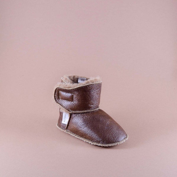 Leather baby shoes / Cute baby booties / Kids sheepskin boots / Warm baby shoes / Toddler shoes / Baby shower gift / Soft sole baby shoes /