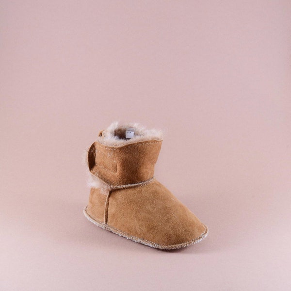 Chaussures bébé en cuir / Chaussons bébé mignons / Bottes en peau de mouton pour enfants / Chaussures bébé chaudes / Chaussures tout-petits / Cadeau de douche de bébé / Chaussures bébé à semelle souple /