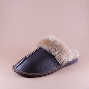 Leather slippers / Sheepskin slippers /  Leather Unisex slippers / Men&#39;s Women&#39;s slippers / Handmade organic slippers / Natural leather /