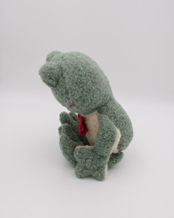 Kid's Toy Made From Wool / Frog / Wool Frog / Wool Animal Toy / Wool Stuffed  Animal / Baby Shower Gift / Birthday Gift for Kids 
