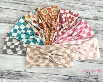 the Retro Checkered knotted headband