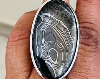 Anillo de psilomelano hecho a mano: piedra preciosa de plata de ley maciza