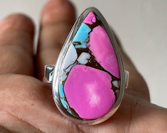 Ring i turkosfärgad sockervadd: 925 sterlingsilver, rosa taggig ostronsten