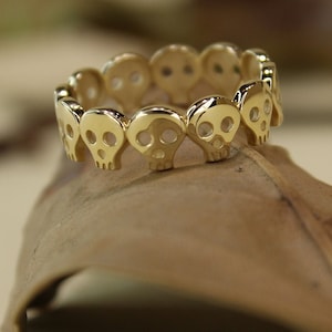 14K Real Gold Skull Ring, Minimal Skull Ring, Gold Witch Ring, Skull Jewelry, Halloween Ring, Tiny Skulls Eternity Ring, Great Gift For Her