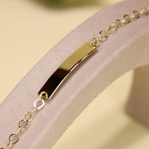 Pulsera de barra de oro pequeña grabable, pulsera de barra de oro macizo de 14 quilates personalizada con nombre, pulsera grabable de dos lados, regalo personalizado para el Día de la Madre
