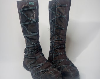 Mustang brown leather boots with blue leather straps