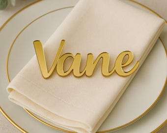 Trouwnaamkaartjes, gepersonaliseerde acryl naam in spiegelgoud.