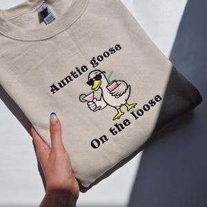 Funny Auntie Hoodie – Auntie Goose On the Loose – Embroidered Goose Sweatshirt – Cool Aunt Gift – Funny Brunch Shirt – Quirky Aunt Outfit