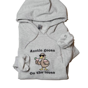 Funny Auntie Hoodie – Auntie Goose On the Loose – Embroidered Goose Sweatshirt – Cool Aunt Gift – Funny Brunch Shirt – Quirky Aunt Outfit