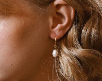 Chunky Sterling Silver Freshwater Pearl Hoops Earring, Vintage Statement Earring, Large Huggie Hoop Earring Minimalist Silver Hoops Bohemian