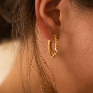 14K Gold Hoop Earring - Solid Gold Earring - Minimalist Dainty Hoop - Mini Vintage Earring - Small Gold Hoop Earring - Medium Hammer Hoops