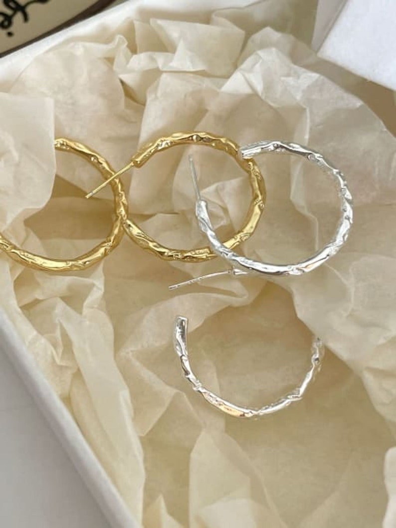 14K Gold Hoop Earring Solid Gold Earring Minimalist Dainty Hoop Mini Vintage Earring Small Gold Hoop Earring Medium Hammer Hoops 画像 5