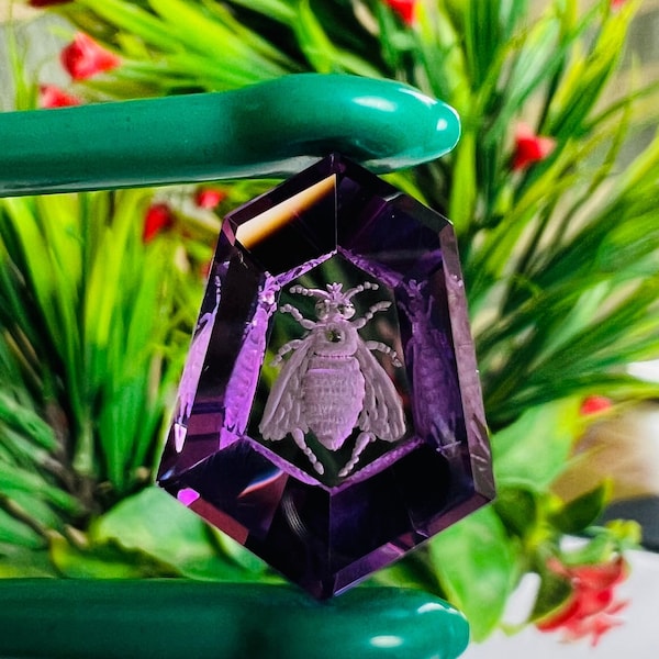 Amazing HONEY BEE Carved !!! 100 % Natural Amethyst BEE Carved, Shield Shape, Loose Gemstone Carved Amethyst For Making Pendant Jewelry