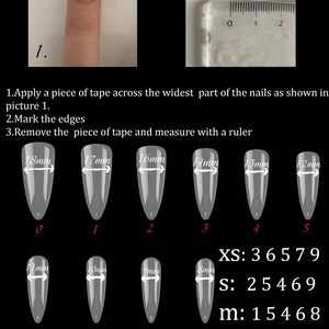 Puede incluir: Instrucciones para medir las u&ntilde;as para u&ntilde;as postizas personalizadas. La imagen muestra una regla y un conjunto de diez u&ntilde;as acr&iacute;licas transparentes con medidas en mil&iacute;metros. El texto dice: "XS: 3 6 5 7 9, S: 2 5 4 6 9, m: 1 5 4 6 8, L: 0 4 3 5 7". Si no has encontrado los tama&ntilde;os de u&ntilde;as que te van bien, selecciona TAMA&Ntilde;O PERSONALIZADO y env&iacute;ame tus medidas.