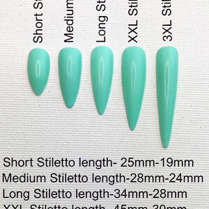 Puede incluir: Cinco longitudes diferentes de u&ntilde;as postizas stiletto en color turquesa claro. Short Stiletto longitud- 25mm-19mm, Medium Stiletto longitud-28mm-24mm, Long Stiletto longitud-34mm-28mm, XXL Stiletto longitud- 45mm-30mm, 3XL Stiletto longitud-55mm-36mm.