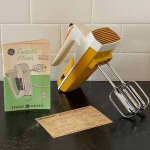 See 10 vintage portable electric hand mixers & beaters from the 50s - Click  Americana