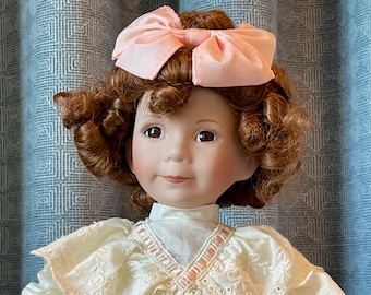 Dianne Effner VINTAGE DOLL 1991 "Little Girl with a Curl", Mother Goose Collection, with Stand