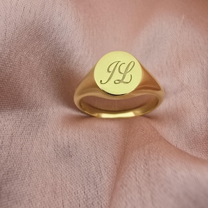 Chevalière initiale en or 14 carats, cadeau personnalisé, bague initiale personnalisée, bague personnalisée double initiales, cadeau d'anniversaire, chevalières délicates