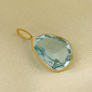 Natural Blue topaz Gold Pendant, Solid 18K/9K/14K Yellow Gold, Bezel Setting Pendant, Topaz Charm, Minimalist Topaz Necklace, Women Jewelry