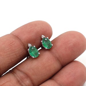 Natuurlijke smaragdgroene diamanten oorknop, sterling 925-zilver, mei geboortesteen oorbel, griffenzetting, push-back-oorbellen voor cadeau aan haar,